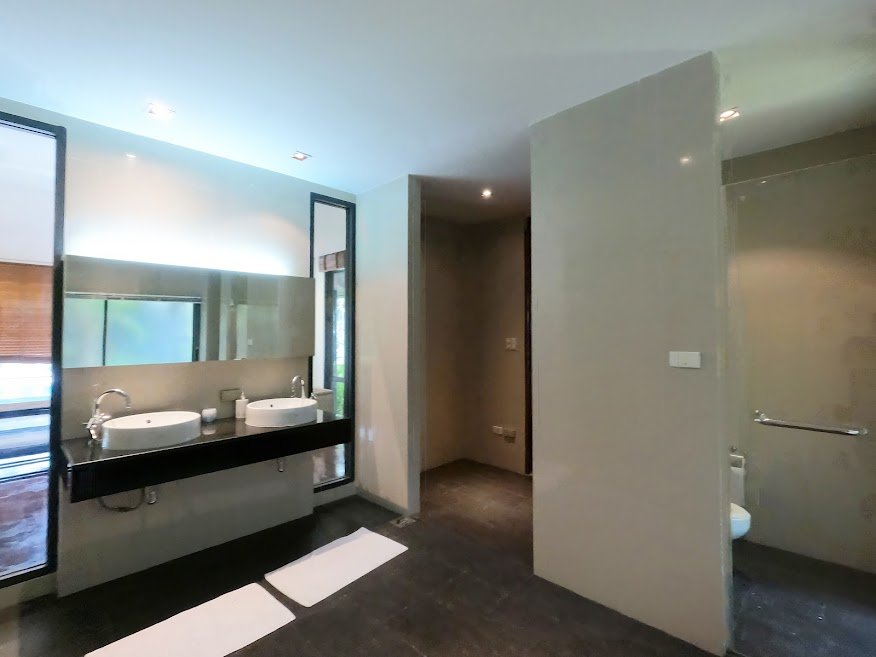 Property image - full photo 12