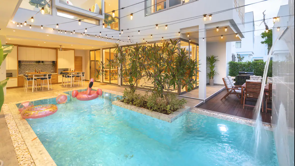 Property image - full photo 2