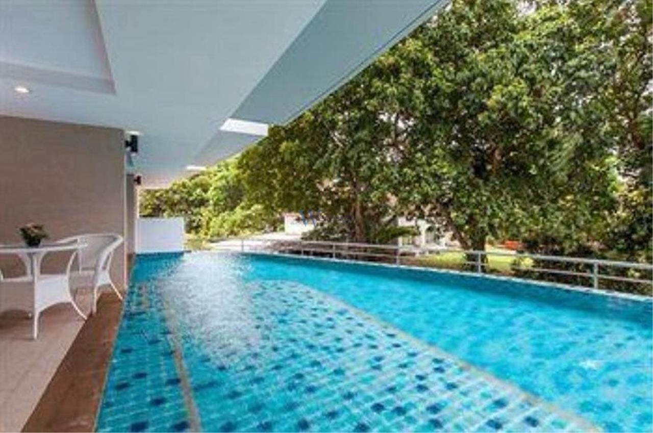 Property image - full photo 2