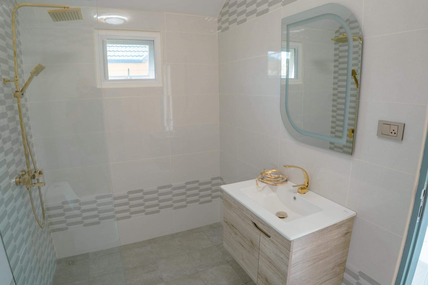 Property image - full photo 55