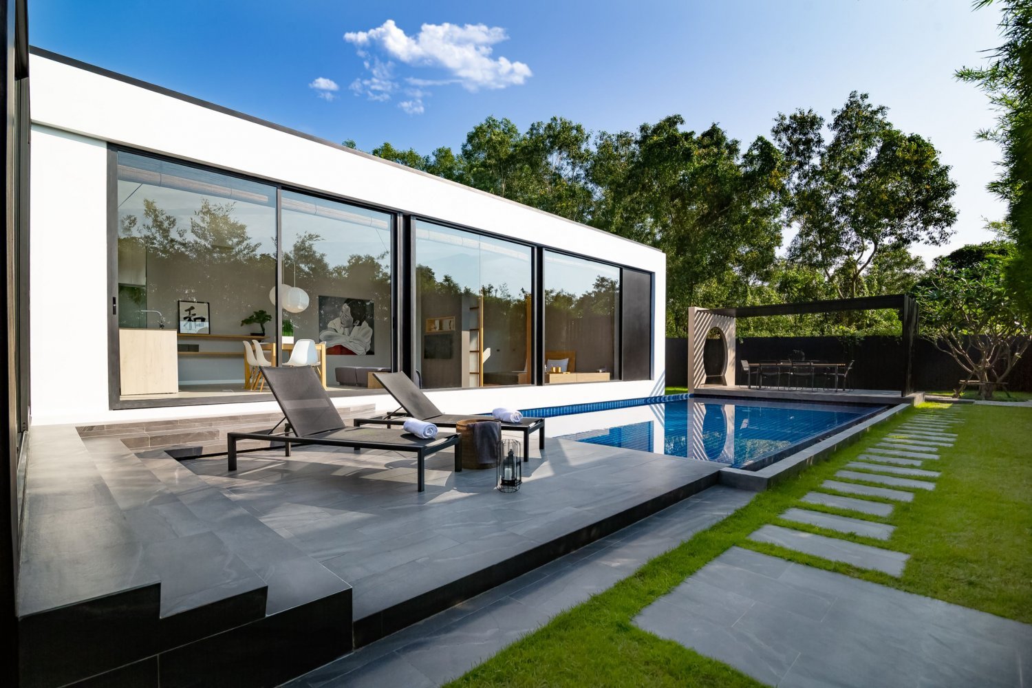 Property image - full photo 3