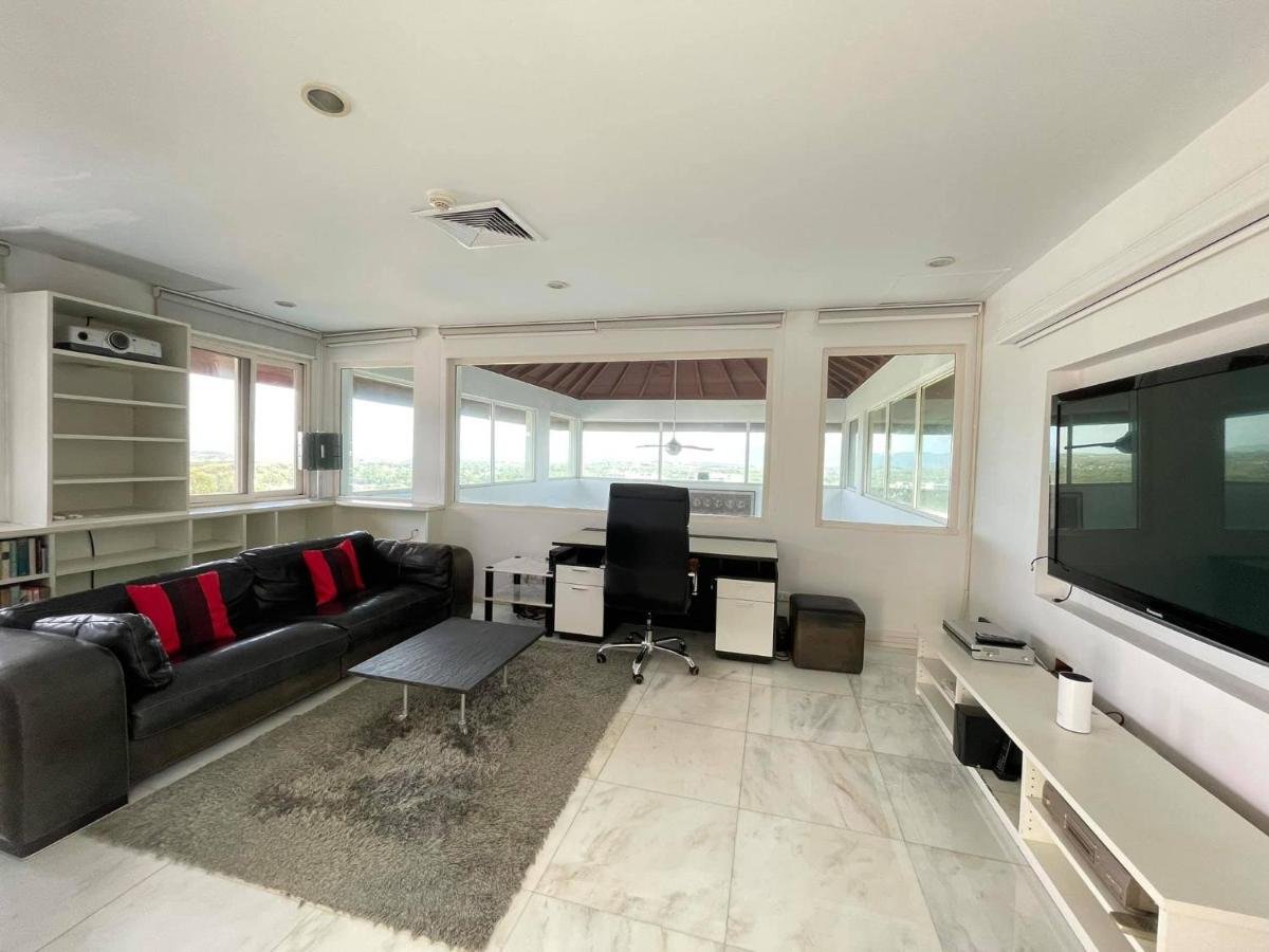 Property image - full photo 4