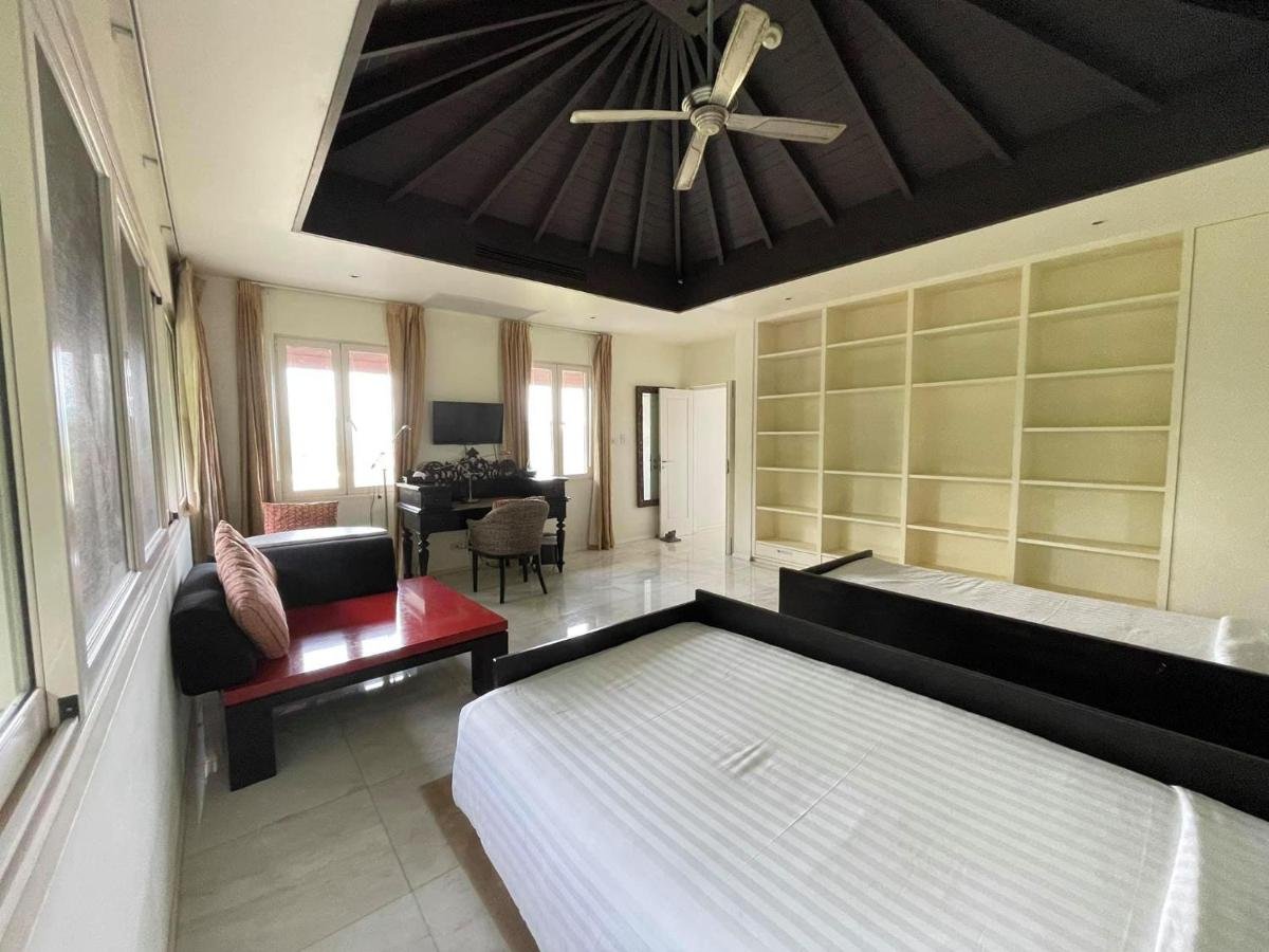 Property image - full photo 11