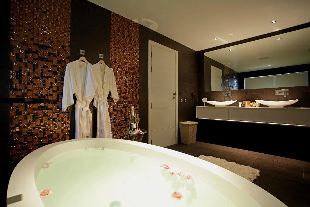 Property image - full photo 16