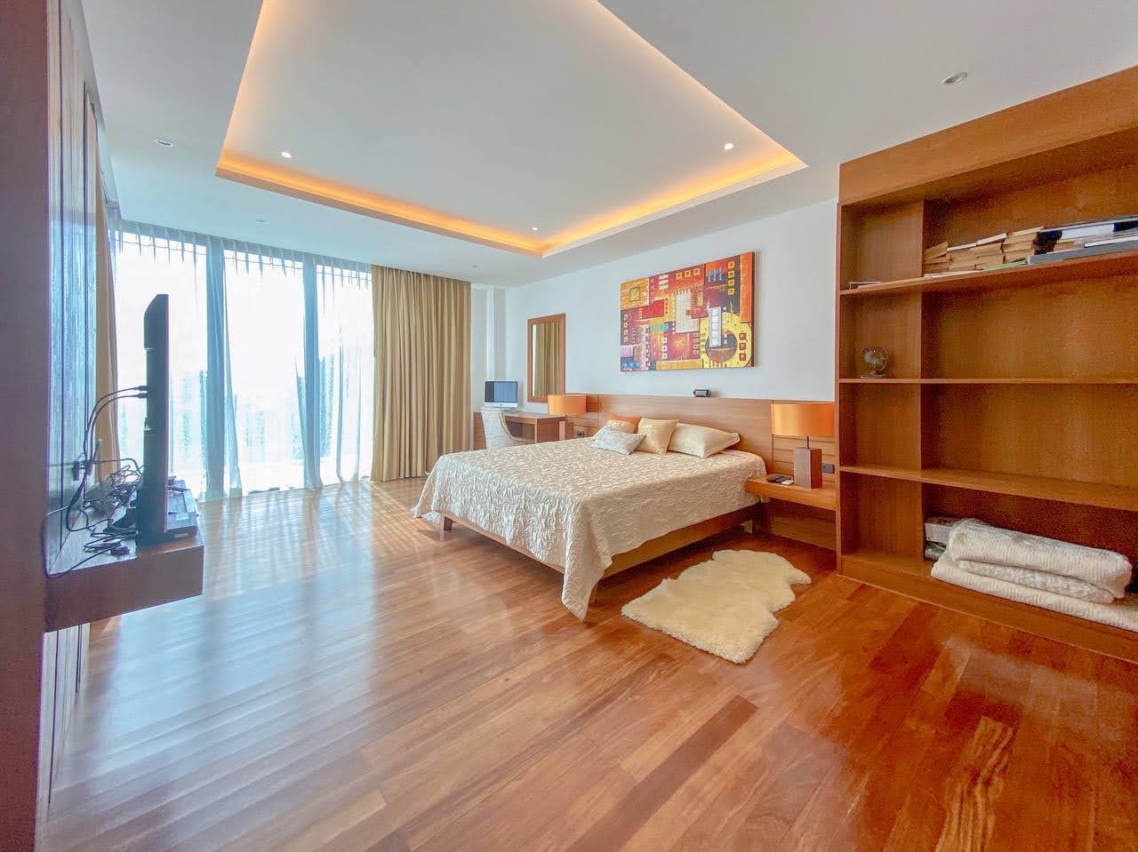 Property image - full photo 12
