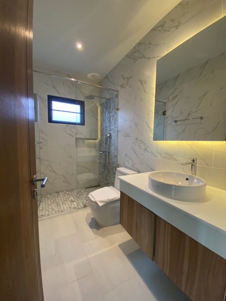 Property image - full photo 15