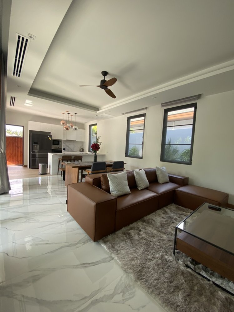 Property image - full photo 3