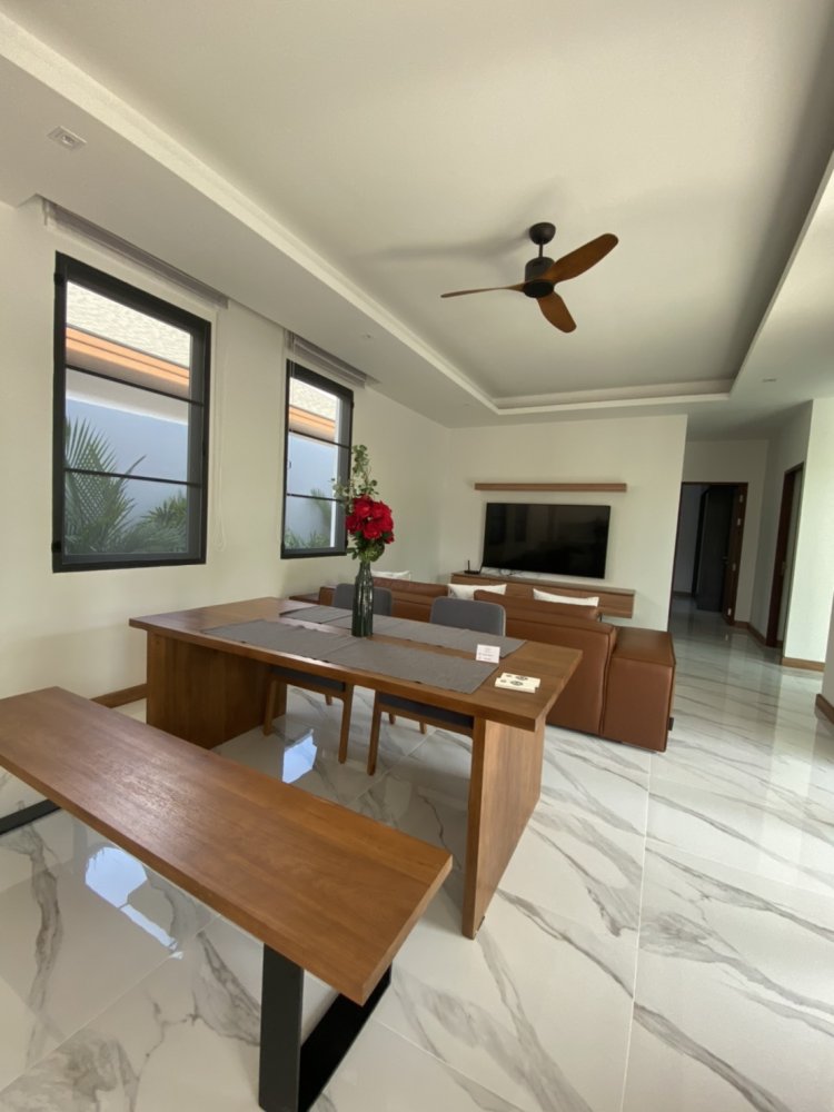 Property image - full photo 4