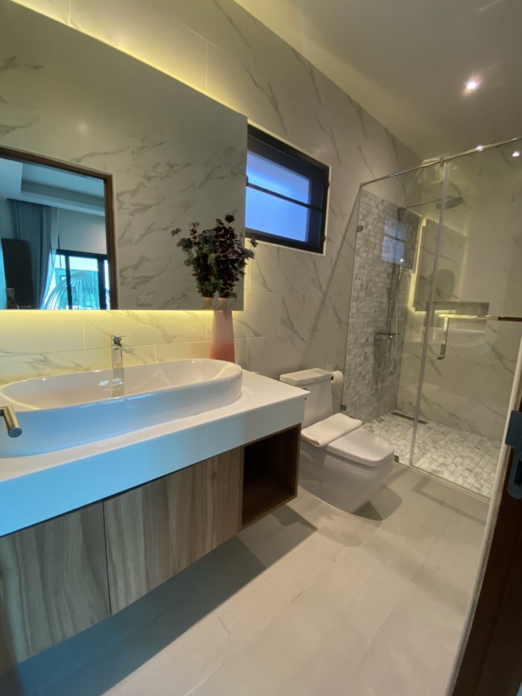 Property image - full photo 13