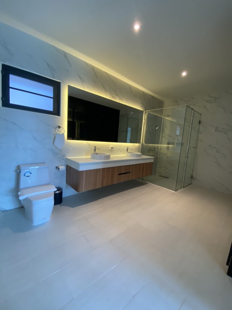 Property image - full photo 10