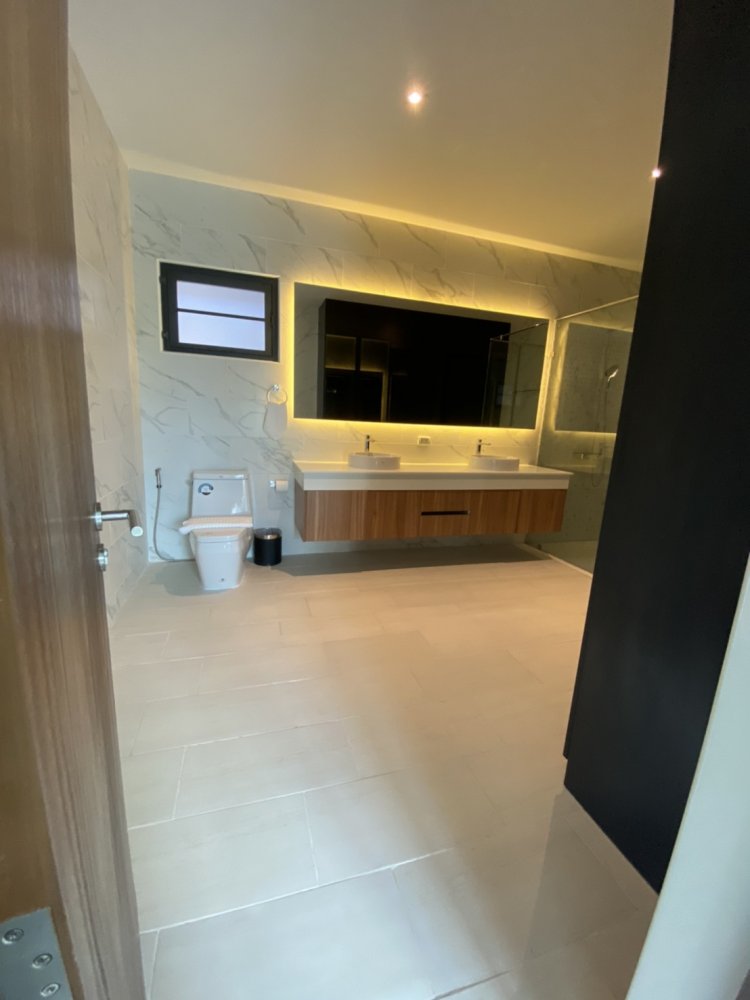 Property image - full photo 11