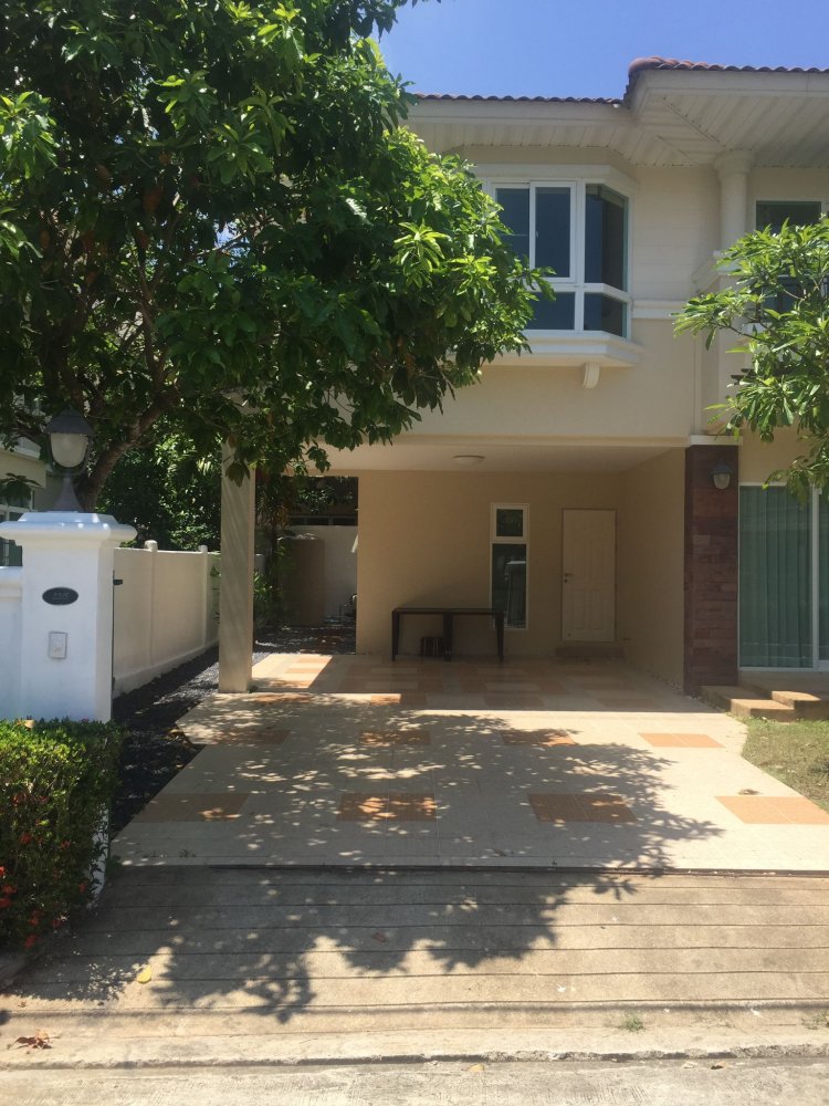 Property image - full photo 2