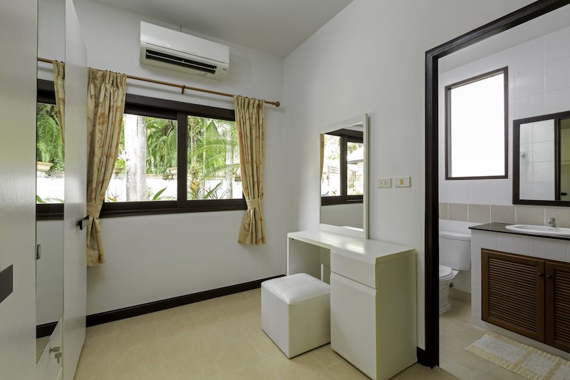 Property image - full photo 33