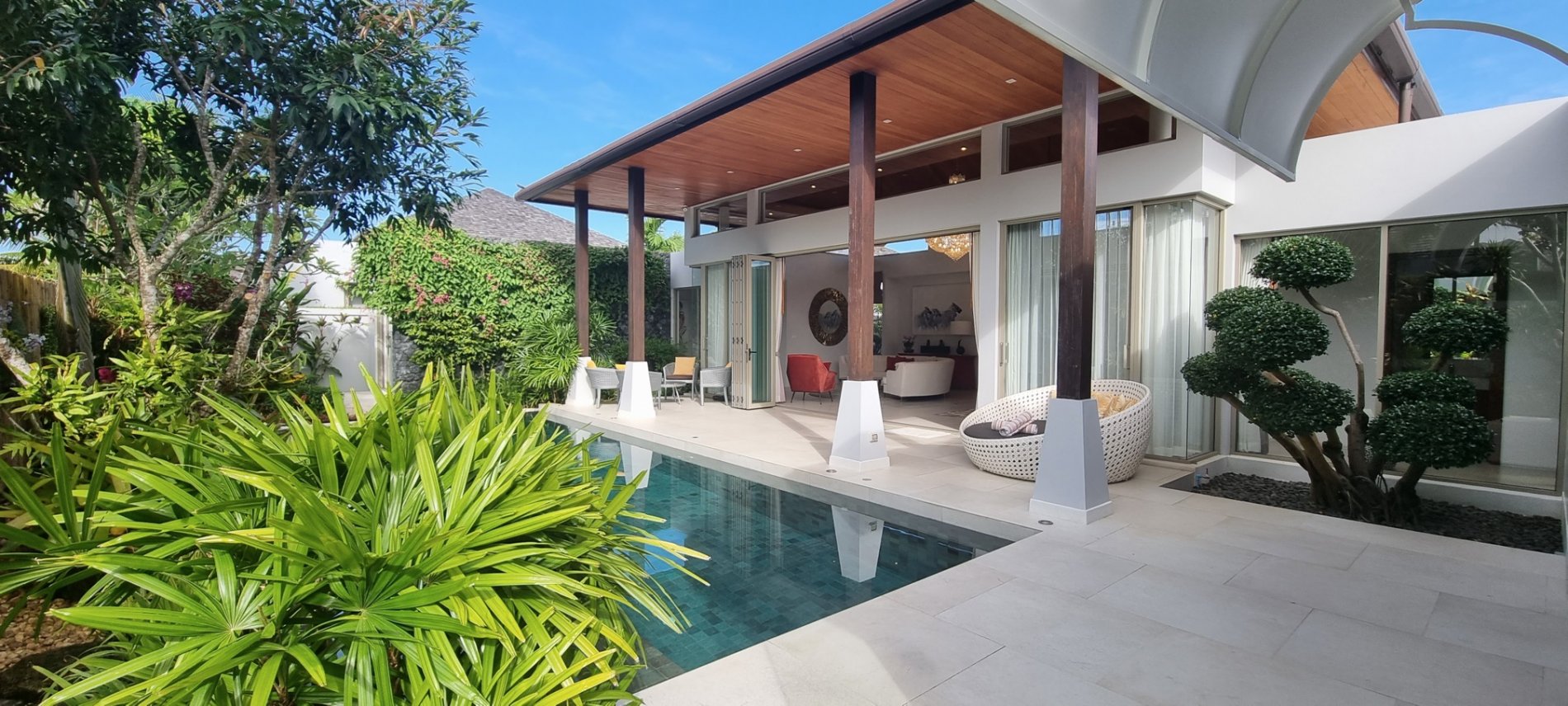 Property image - full photo 2