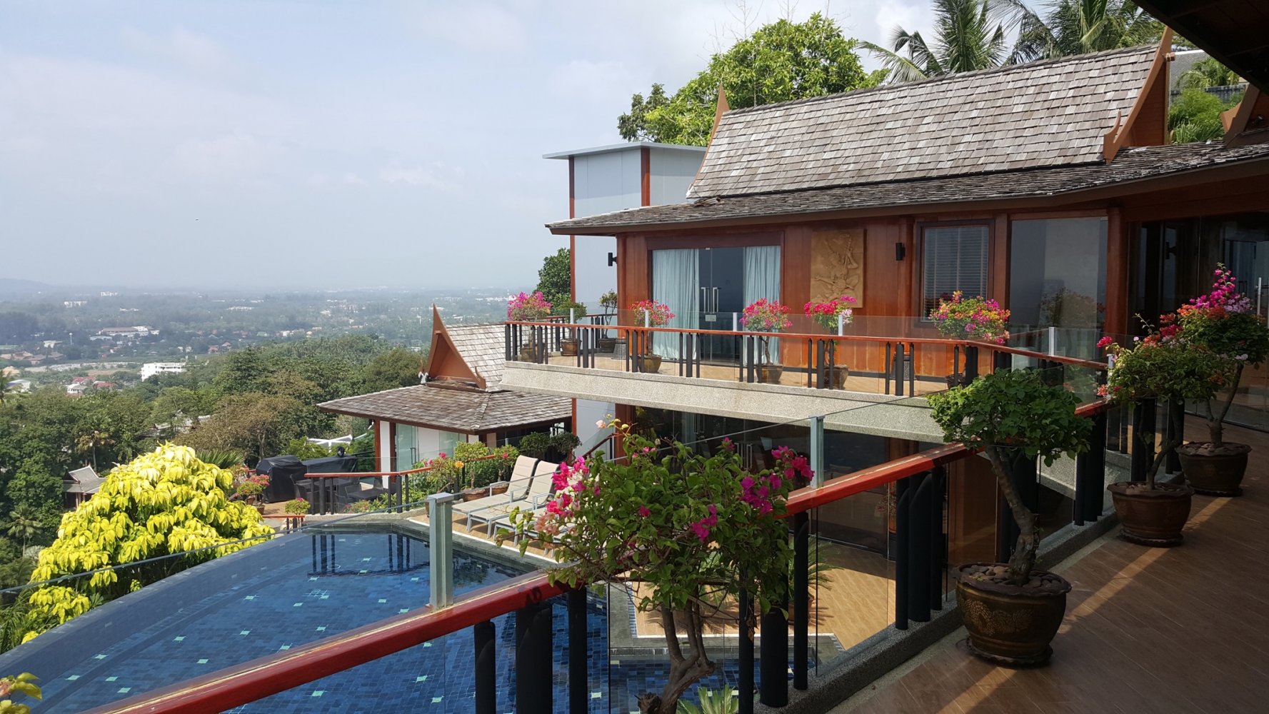 Property image - full photo 2