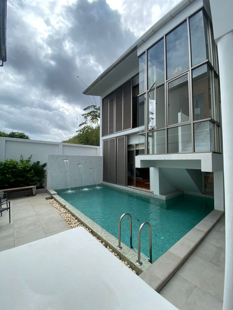 Property image - full photo 2