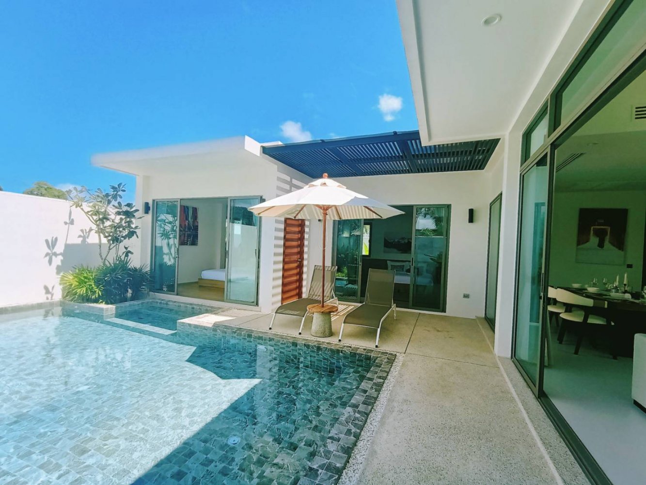 Property image - full photo 4