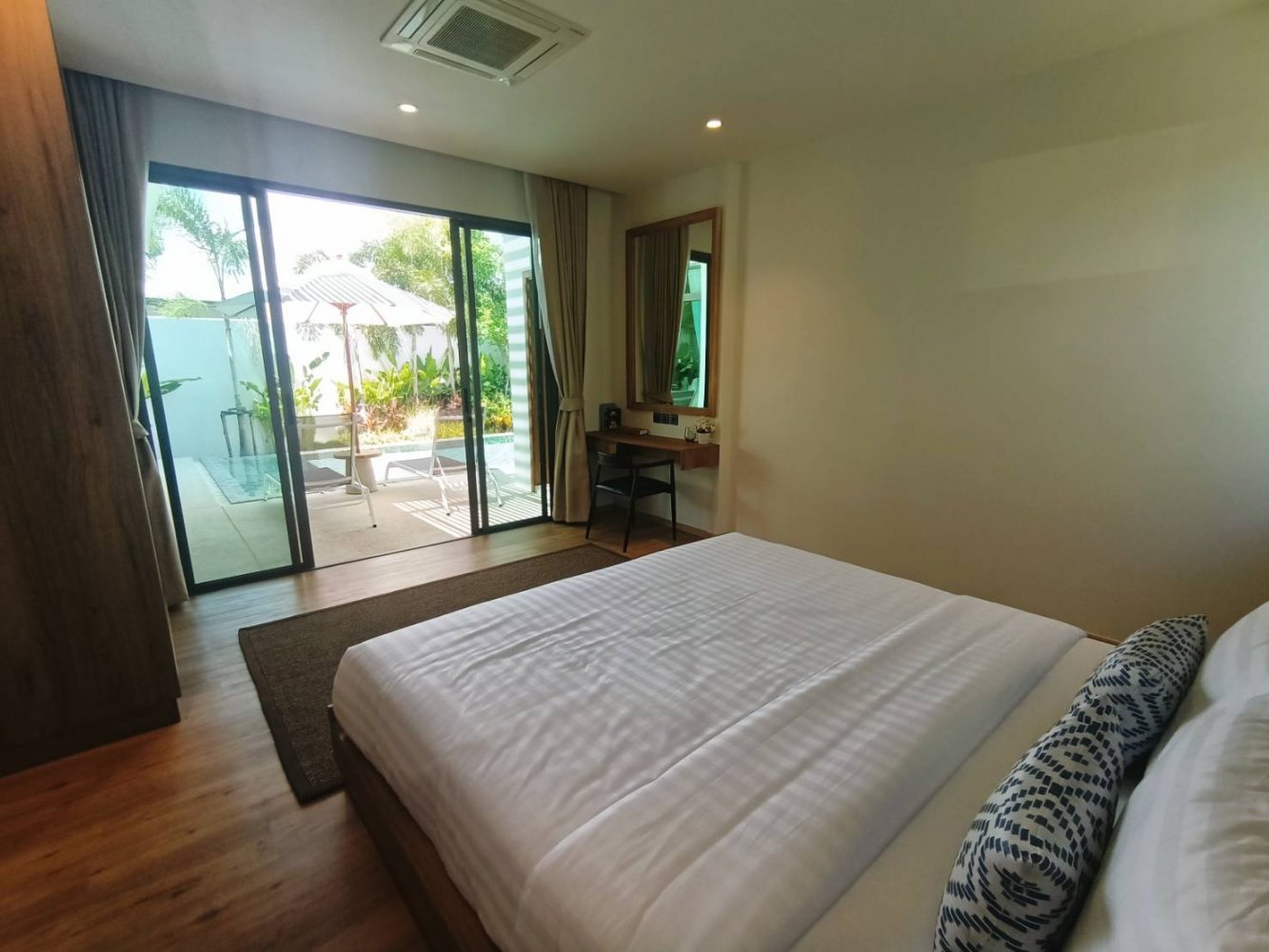 Property image - full photo 8