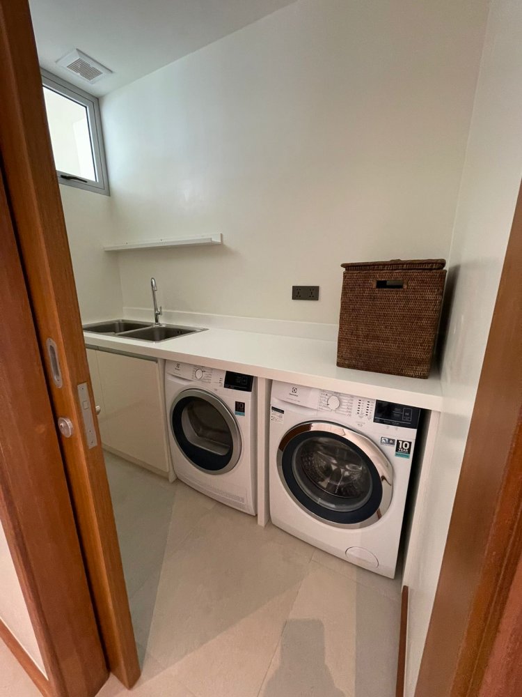 Property image - full photo 4