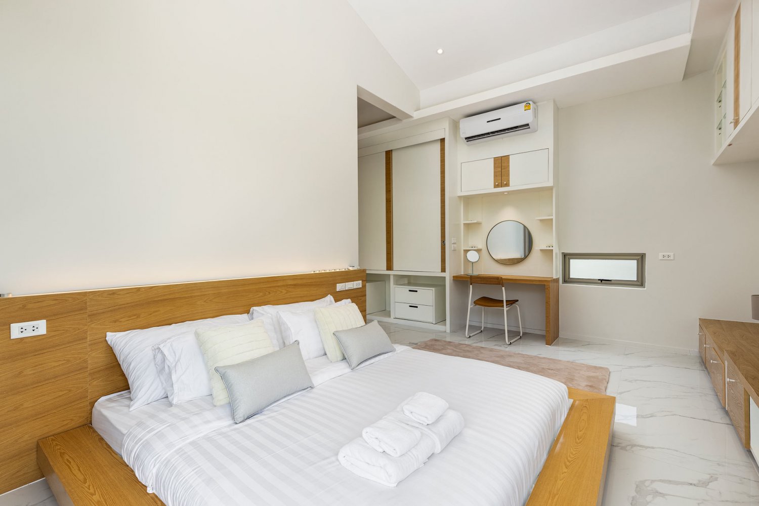 Property image - full photo 11