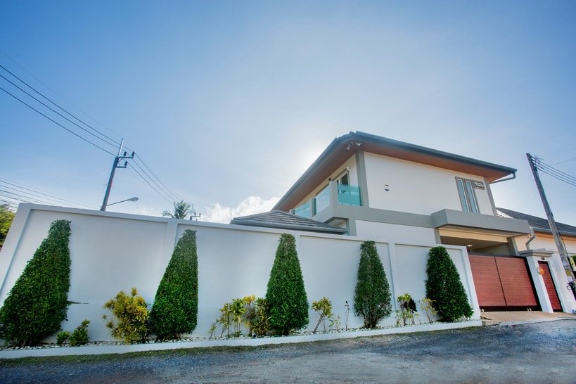 Property image - full photo 2