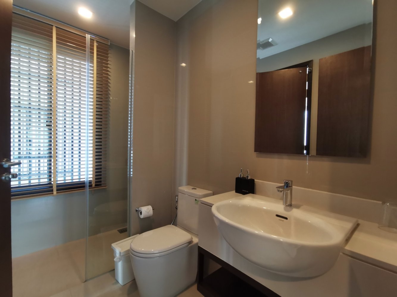 Property image - full photo 11