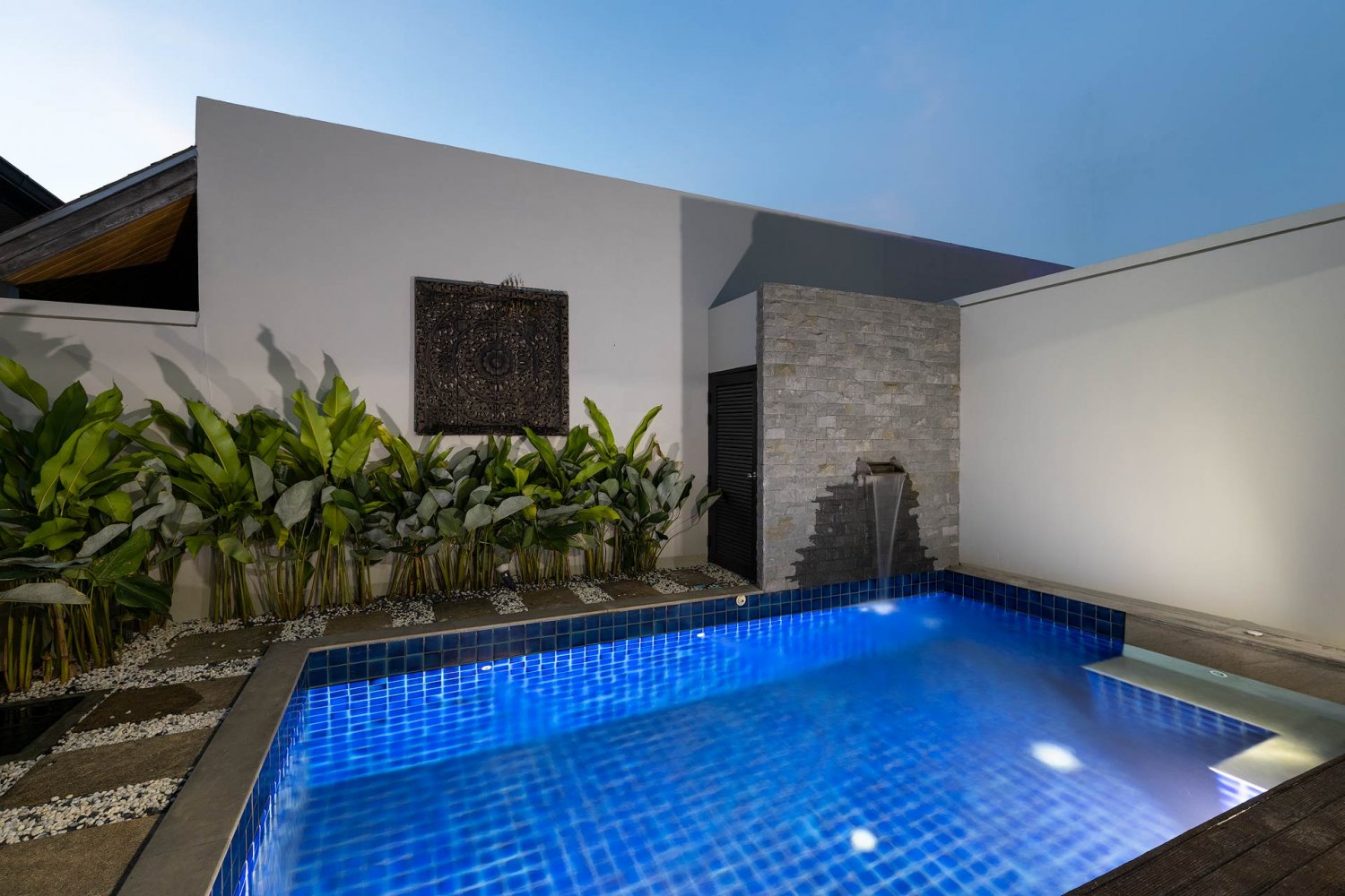 Property image - full photo 4