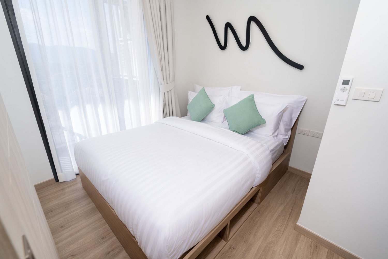 Property image - full photo 16