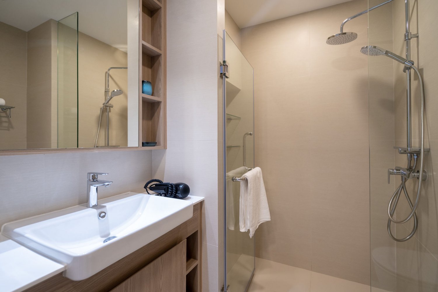 Property image - full photo 34