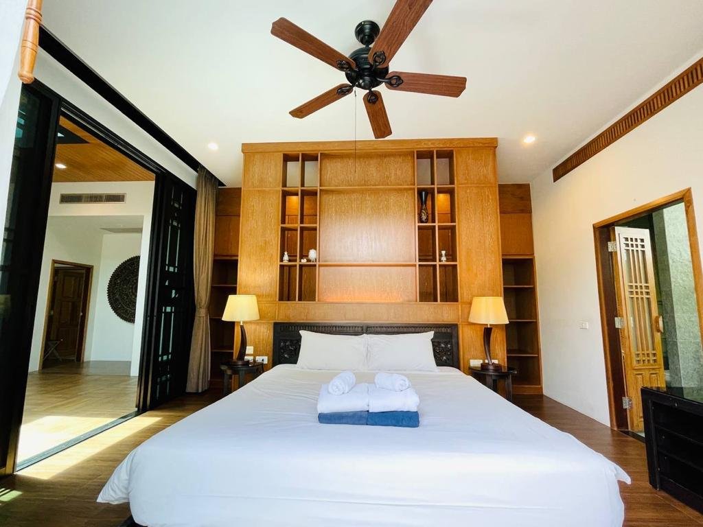Property image - full photo 18