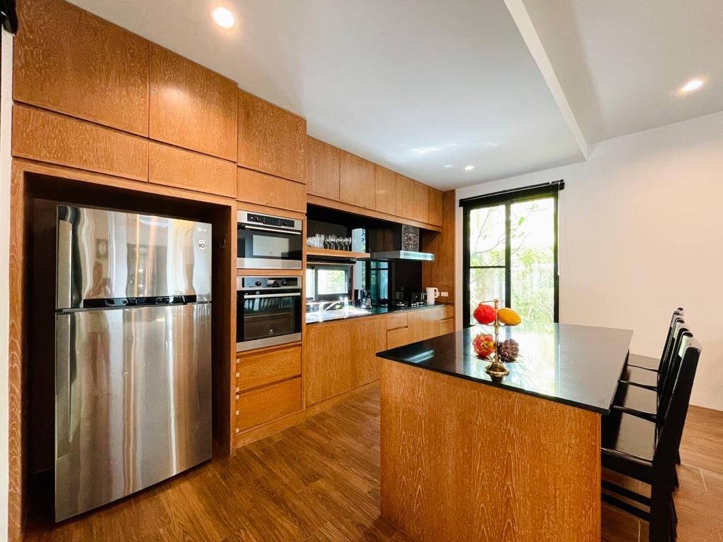 Property image - full photo 12
