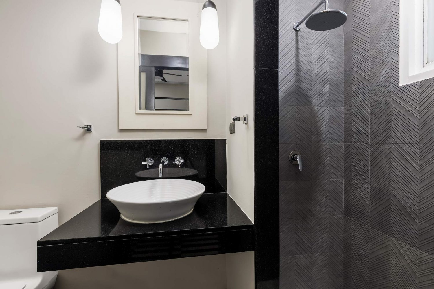 Property image - full photo 12