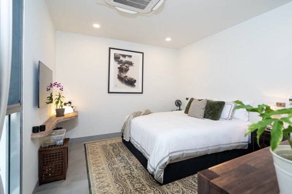 Property image - full photo 32