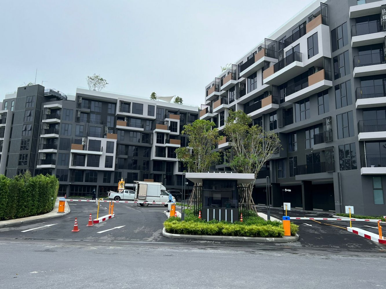 Property image - full photo 2