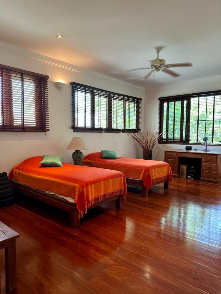 Property image - full photo 9