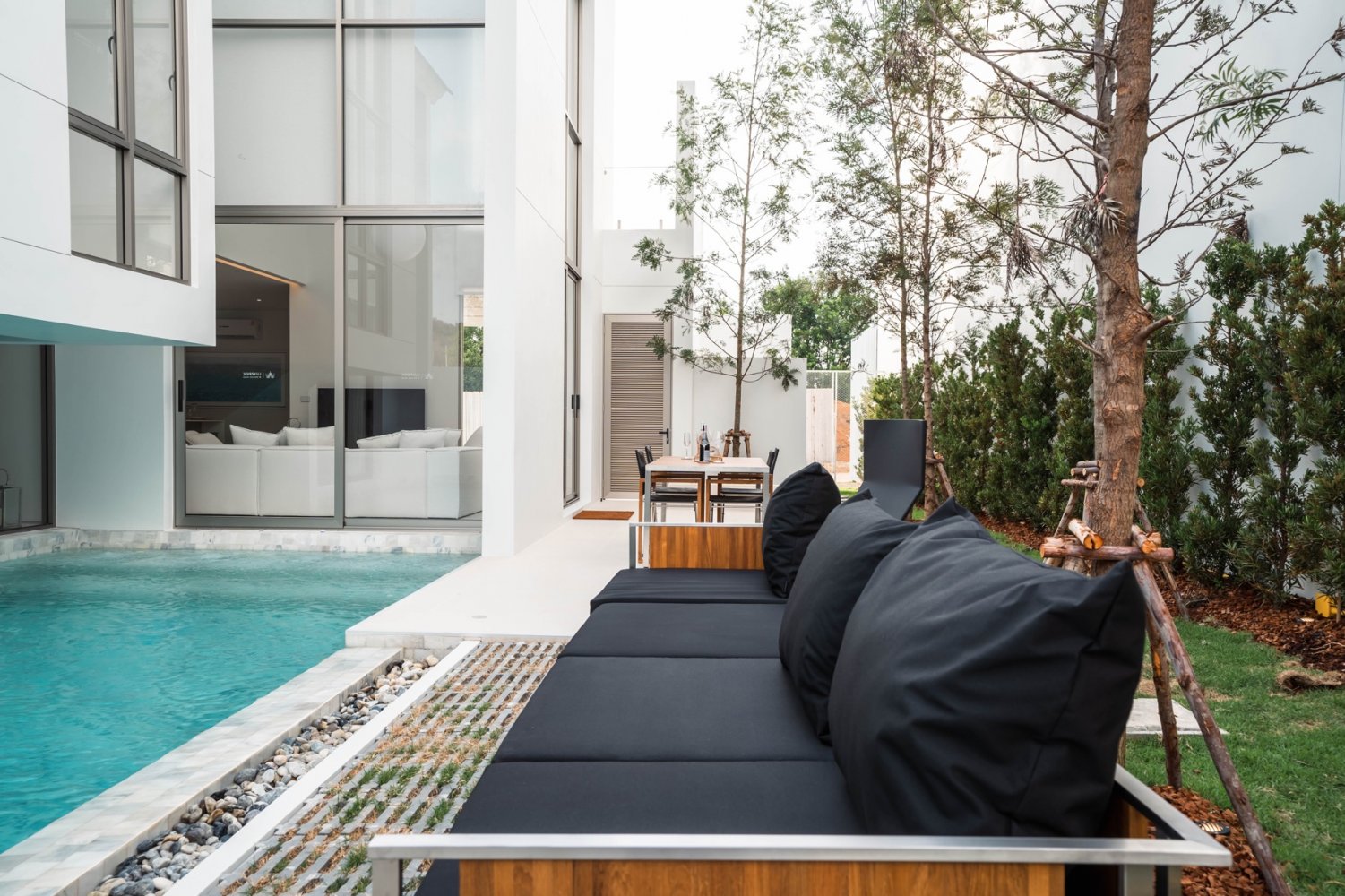 Property image - full photo 4