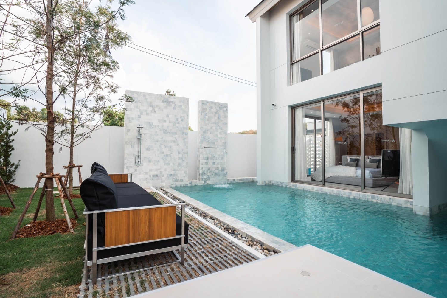 Property image - full photo 2