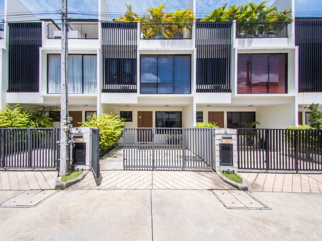 Property image - full photo 2