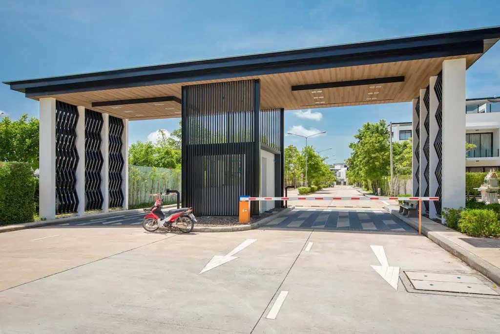 Property image - full photo 32
