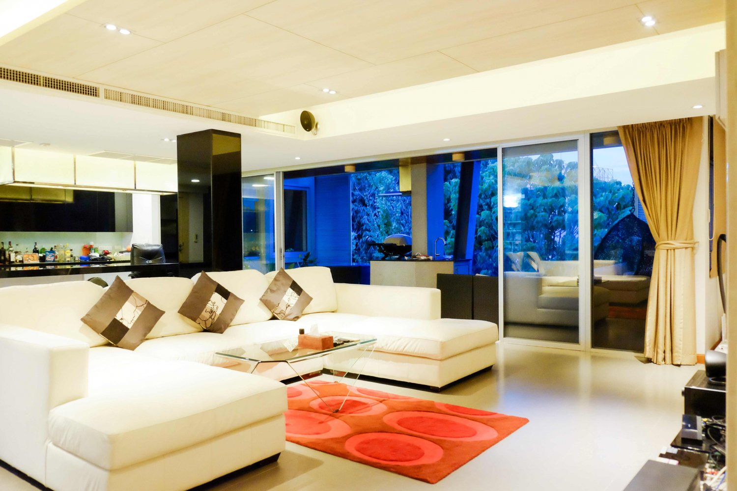 Property image - full photo 3