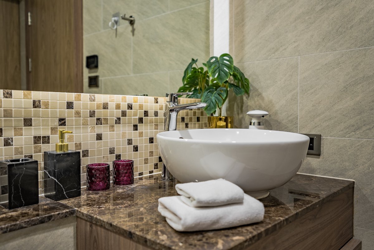 Property image - full photo 12