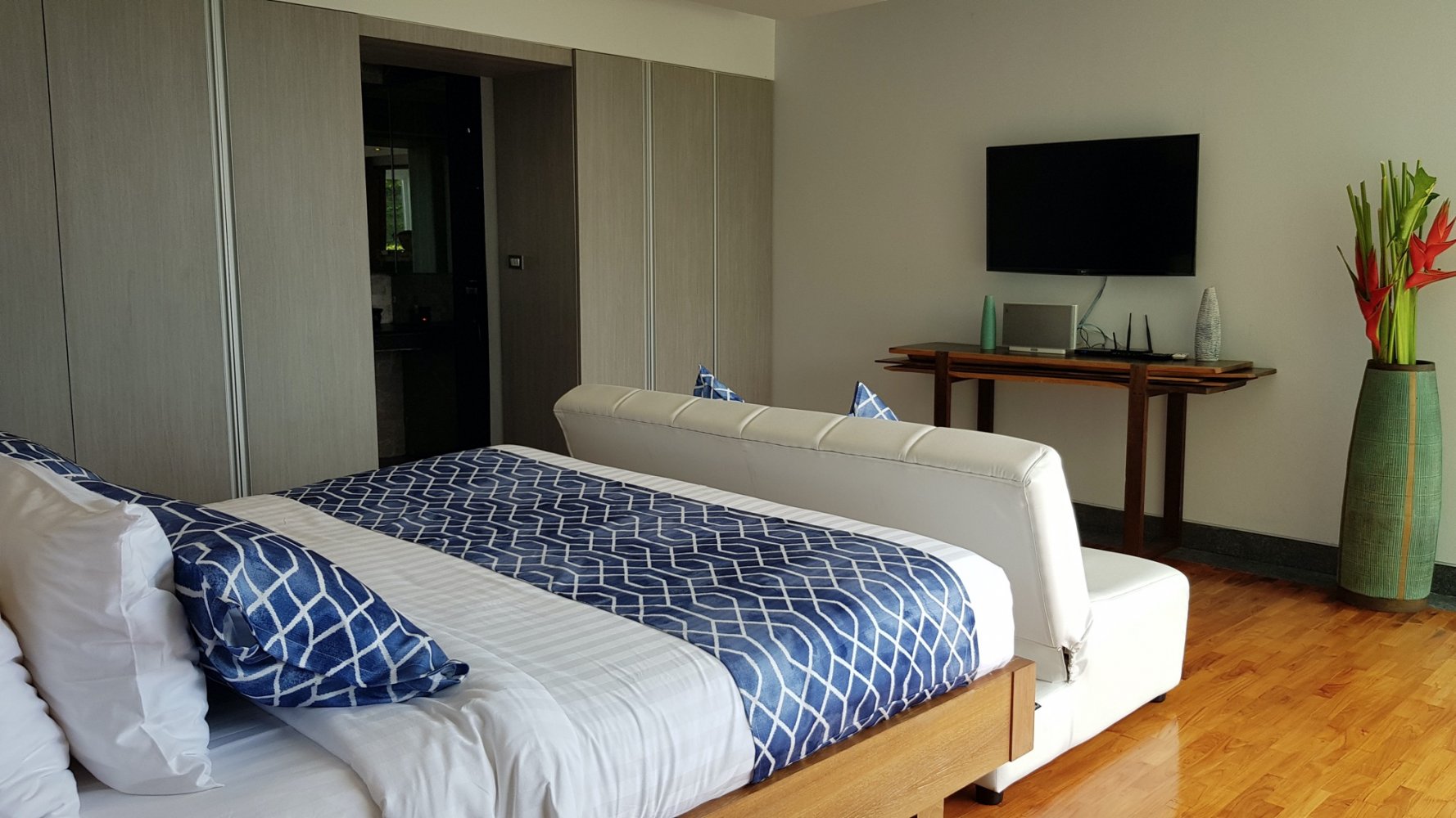 Property image - full photo 11
