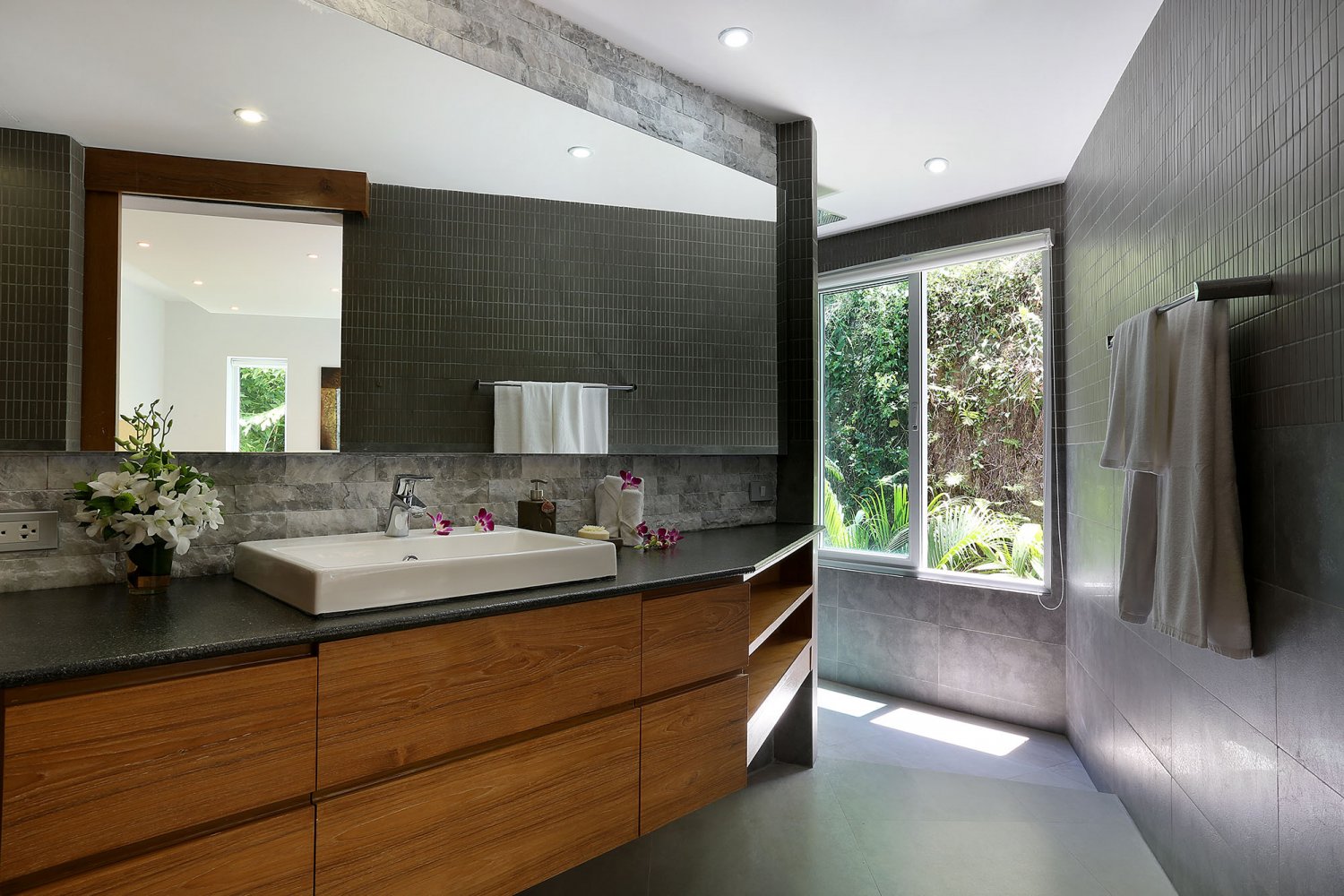 Property image - full photo 16