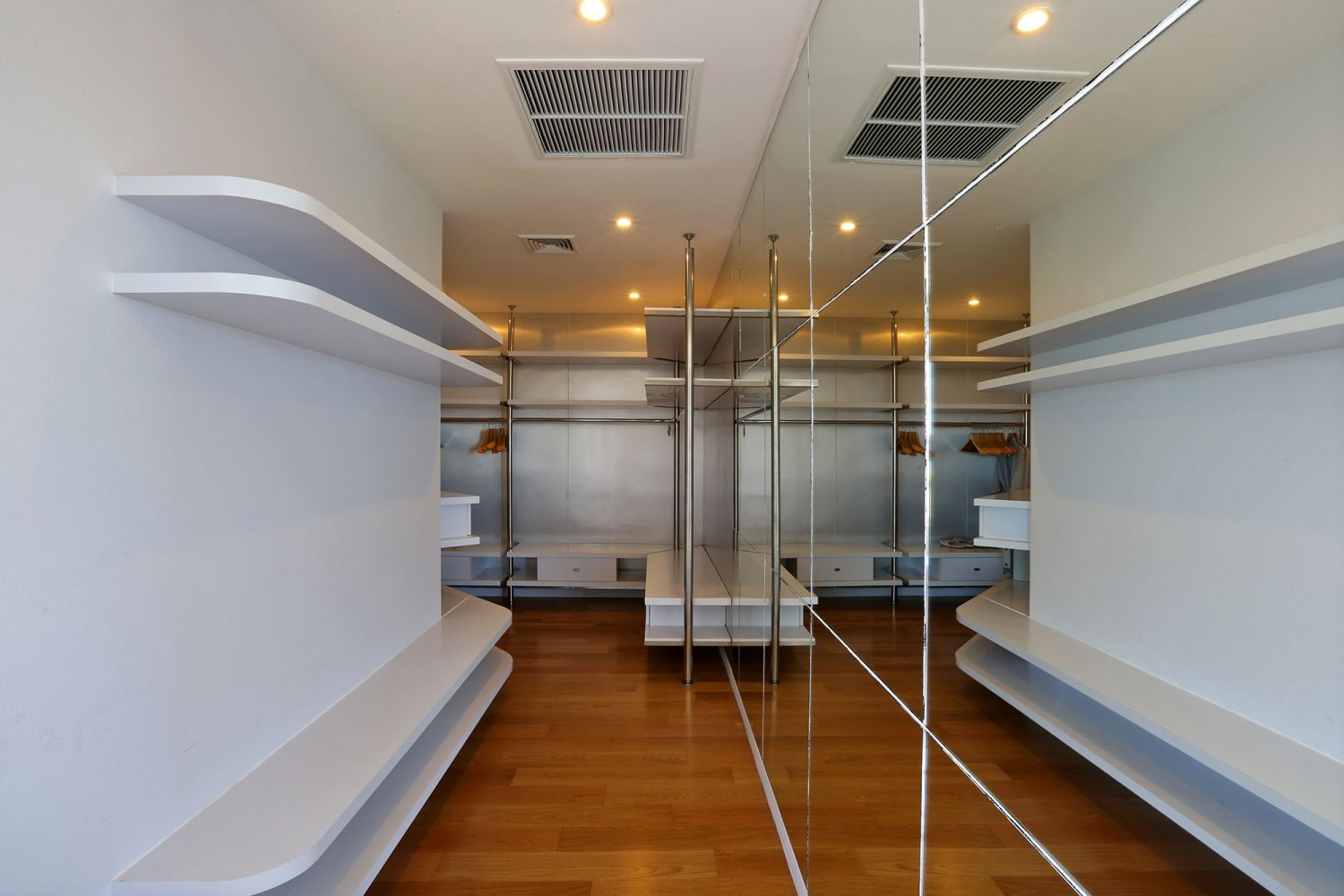 Property image - full photo 33