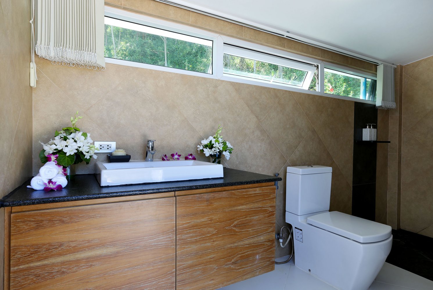 Property image - full photo 64
