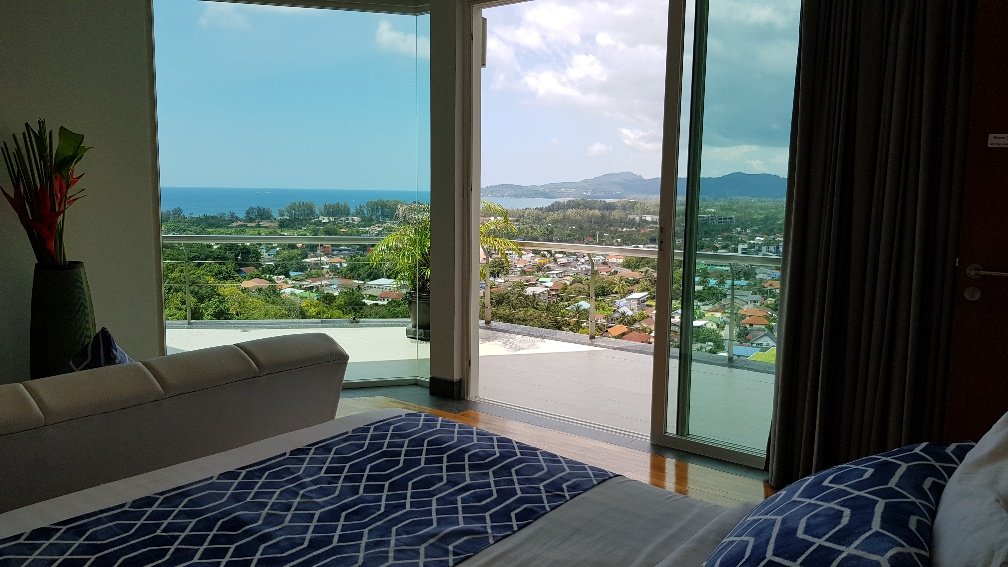 Property image - full photo 2