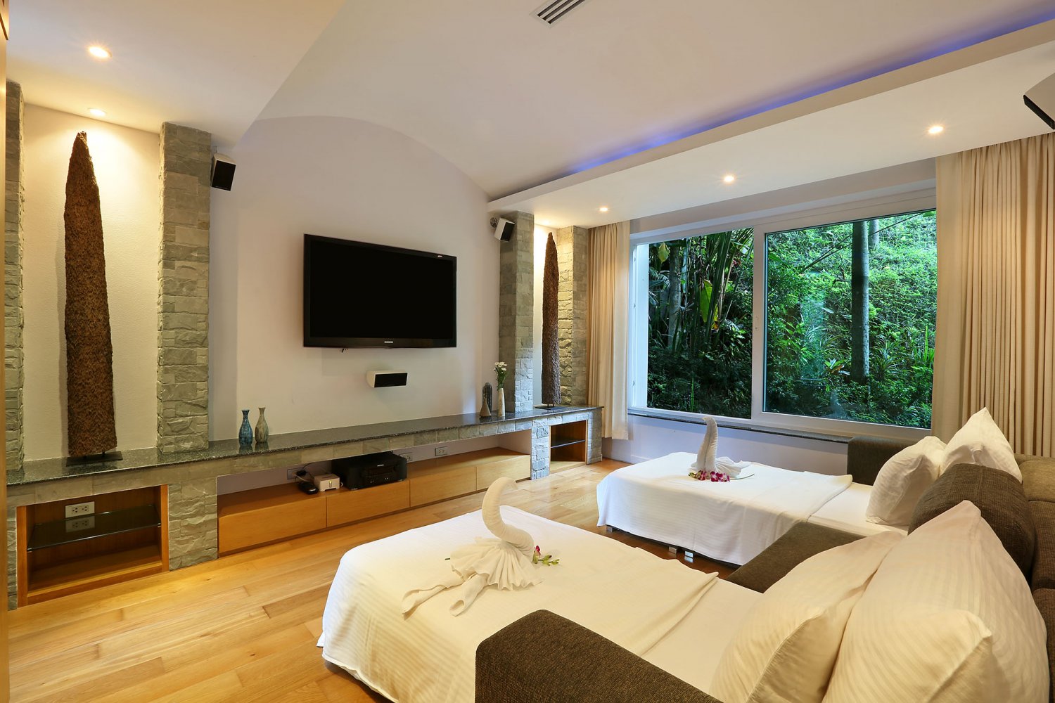 Property image - full photo 42