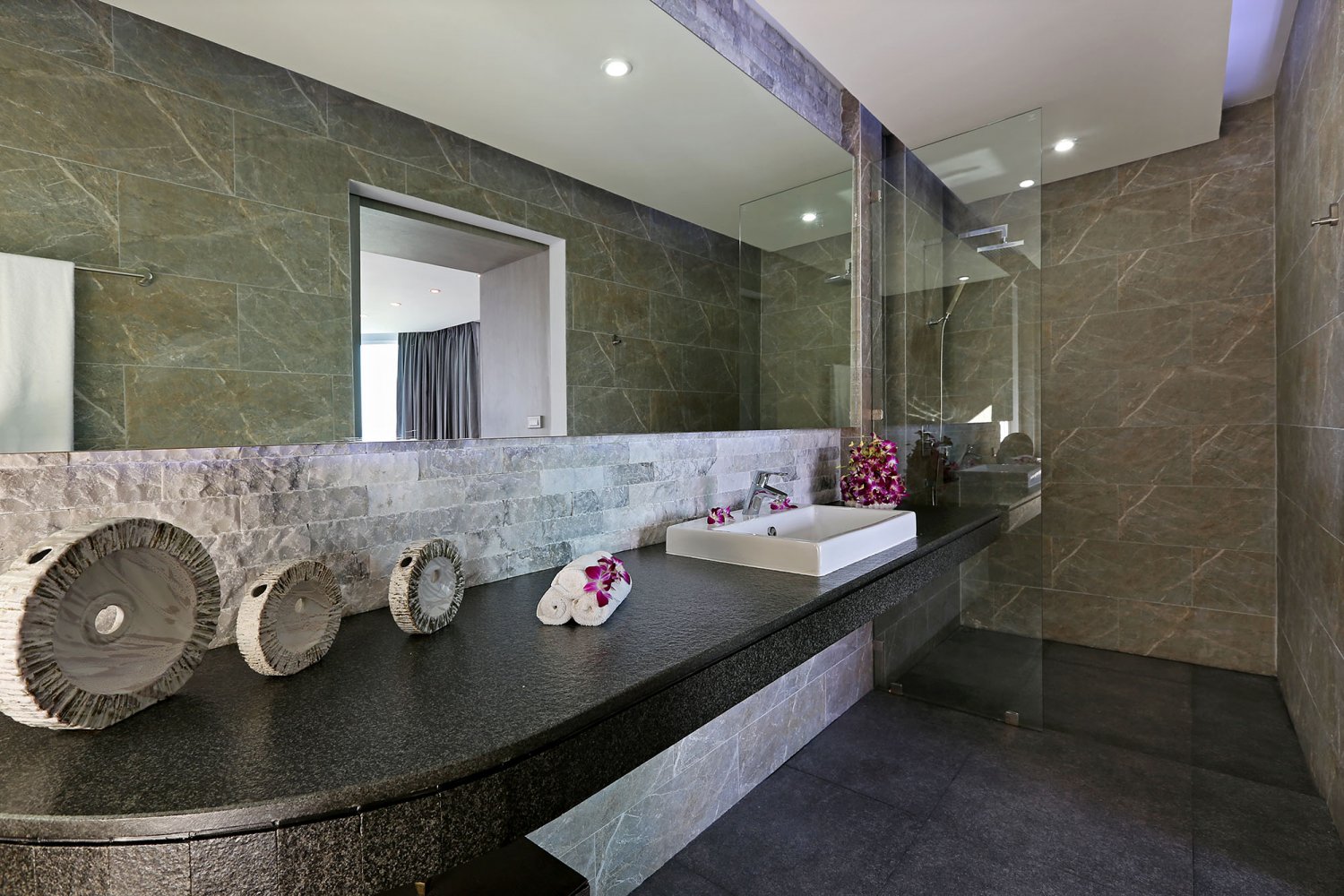 Property image - full photo 44