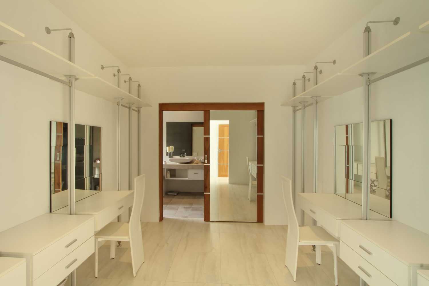 Property image - full photo 3