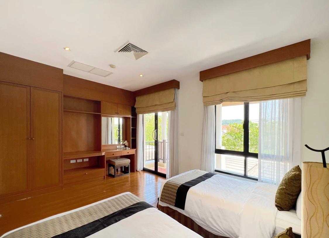 Property image - full photo 13